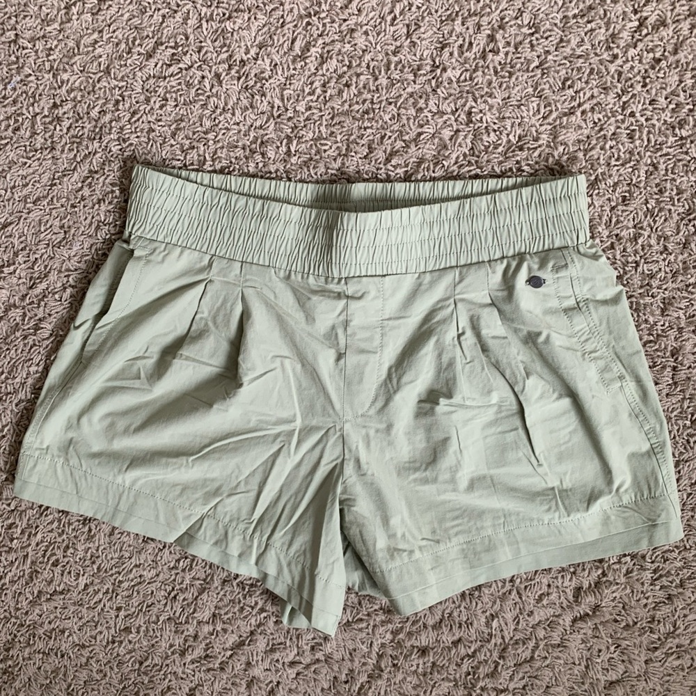 Calia Journey Nylex size large sage green high rise shorts